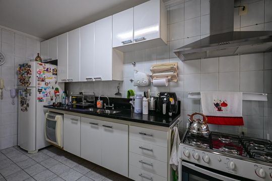 Cozinha de apartamento à venda com 4 quartos, 140m² em Fazenda Morumbi, São Paulo