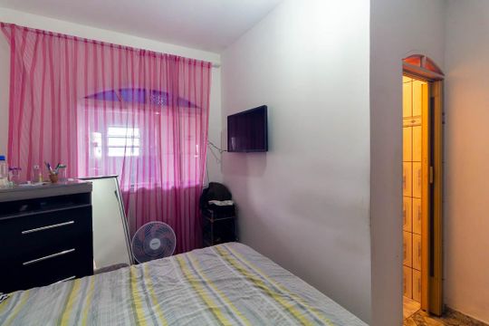 Suíte de casa à venda com 2 quartos, 105m² em Jardim Cotiana, São Paulo