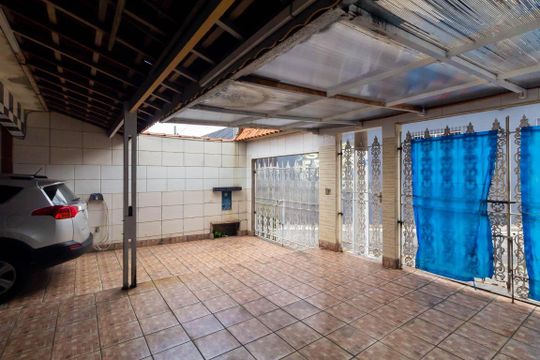 Garagem de casa à venda com 2 quartos, 105m² em Jardim Cotiana, São Paulo