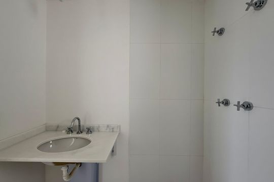 Banheiro Social de apartamento à venda com 3 quartos, 83m² em Santo Amaro, São Paulo