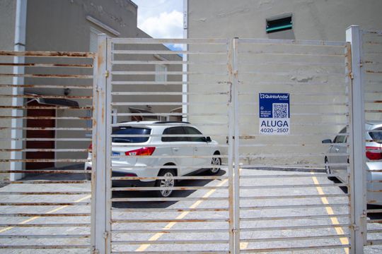 Fachada  de casa de condomínio para alugar com 2 quartos, 75m² em Jardim Karolyne, Votorantim
