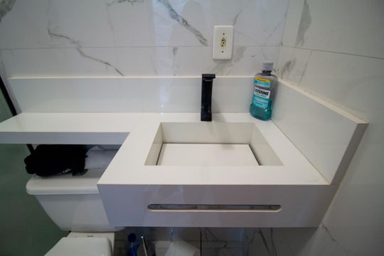 Banheiro de casa de condomínio para alugar com 2 quartos, 75m² em Jardim Karolyne, Votorantim