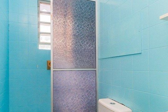 Banheiro  de kitnet/studio para alugar com 1 quarto, 70m² em Rubem Berta, Porto Alegre