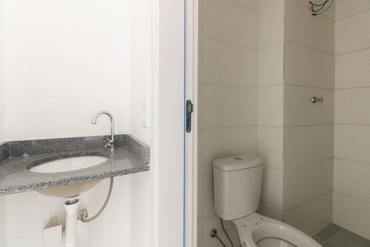 Banheiro de kitnet/studio à venda com 1 quarto, 29m² em Vila Carrão, São Paulo