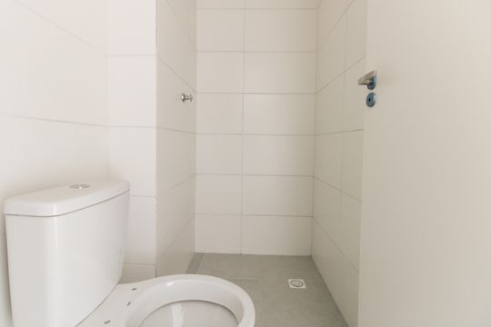 Banheiro de kitnet/studio à venda com 1 quarto, 29m² em Vila Carrão, São Paulo