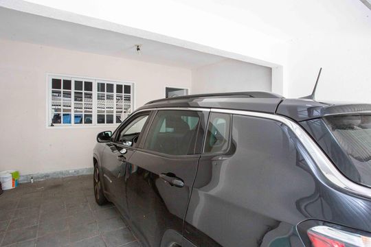 Garagem de casa à venda com 3 quartos, 80m² em Cidade Júlia, São Paulo