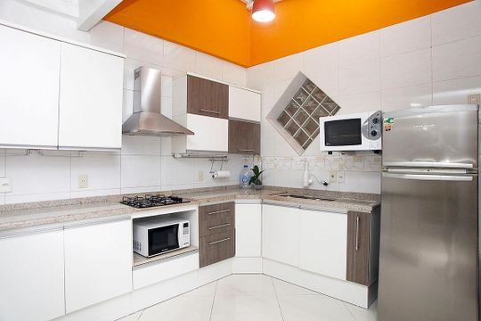 Cozinha de casa à venda com 3 quartos, 208m² em Azenha, Porto Alegre