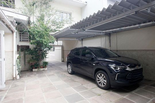 Pátio + Garagem de casa à venda com 3 quartos, 208m² em Azenha, Porto Alegre