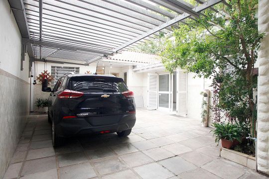 Pátio + Garagem de casa à venda com 3 quartos, 208m² em Azenha, Porto Alegre