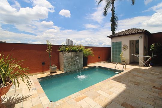 Piscina de casa à venda com 4 quartos, 240m² em Interlagos, São Paulo