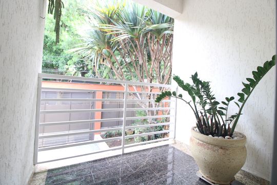 Sacada da suíte 2 de casa à venda com 4 quartos, 240m² em Interlagos, São Paulo