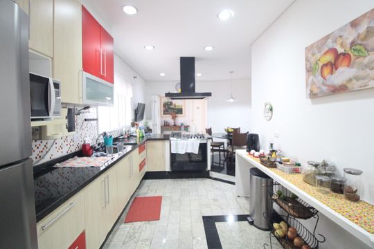 Cozinha de casa à venda com 4 quartos, 240m² em Interlagos, São Paulo