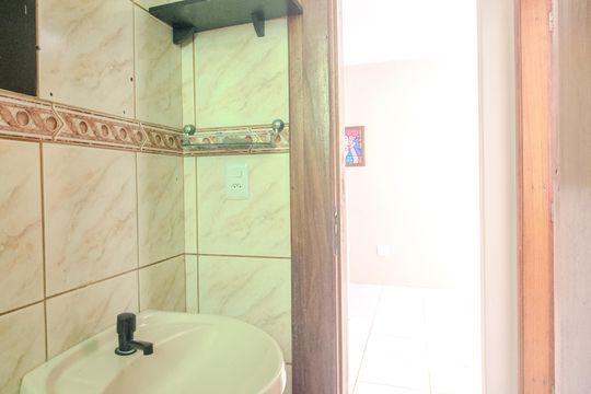 Banheiro de apartamento para alugar com 1 quarto, 46m² em Santo Antônio, Porto Alegre