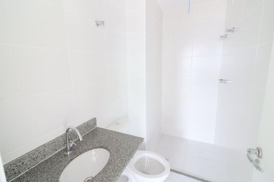 Banheiro 2 de apartamento à venda com 2 quartos, 54m² em Rochdale, Osasco