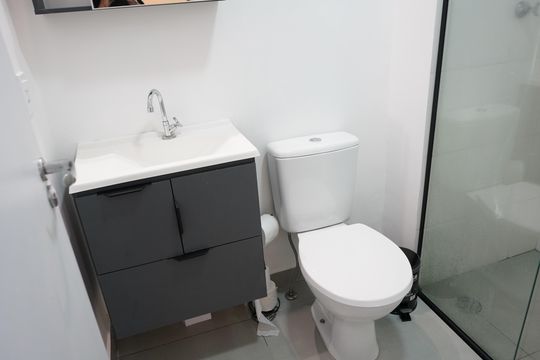 Banheiro de kitnet/studio para alugar com 1 quarto, 27m² em Mooca, São Paulo