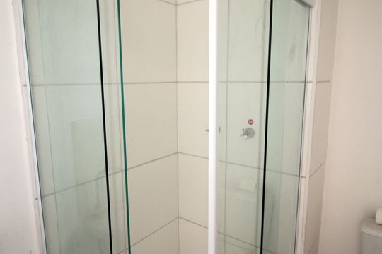 Banheiro de apartamento para alugar com 2 quartos, 40m² em Irajá, Rio de Janeiro