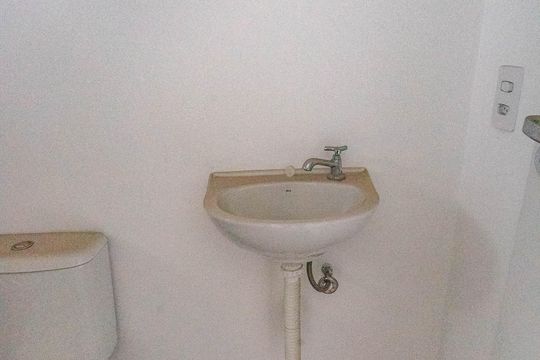 Banheiro de serviço  de apartamento à venda com 3 quartos, 130m² em Centro, Diadema