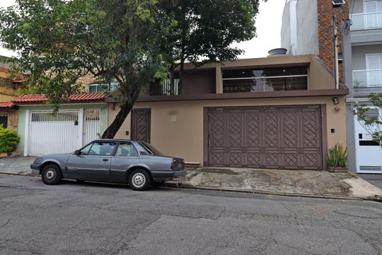 Fachada de casa à venda com 3 quartos, 235m² em Vila Curuçá, Santo André