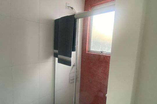 Banheiro  de kitnet/studio para alugar com 1 quarto, 28m² em Centro Histórico, Porto Alegre