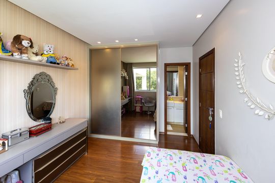 Suíte 1 de casa de condomínio à venda com 3 quartos, 348m² em Vila do Ouro, Nova Lima