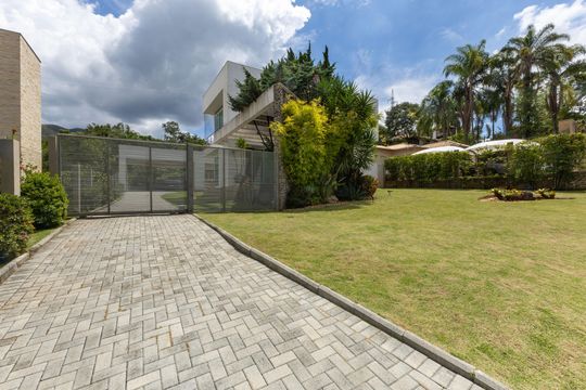 Fachada de casa de condomínio à venda com 3 quartos, 348m² em Vila do Ouro, Nova Lima