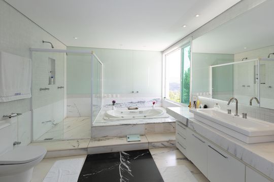 Banheiro da Suíte Master de casa de condomínio à venda com 3 quartos, 348m² em Vila do Ouro, Nova Lima
