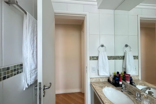 Banheiro de apartamento à venda com 2 quartos, 53m² em Vila Cruz das Almas, São Paulo