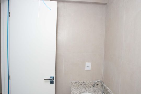Banheiro Social de apartamento à venda com 2 quartos, 45m² em Centro, Diadema