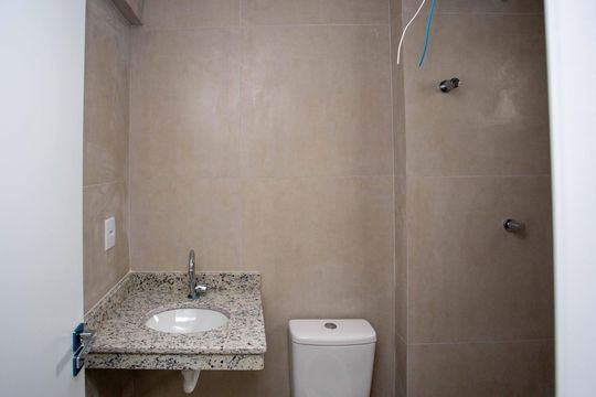 Banheiro Social de apartamento à venda com 2 quartos, 45m² em Centro, Diadema