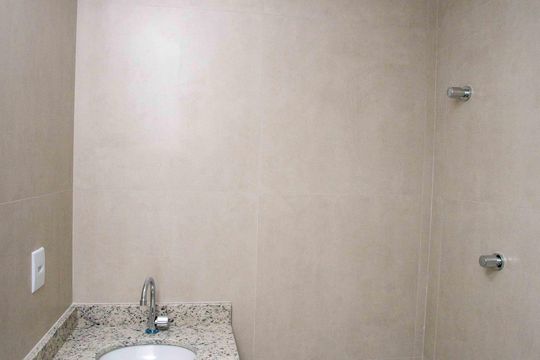 Banheiro Social de apartamento à venda com 2 quartos, 44m² em Centro, Diadema