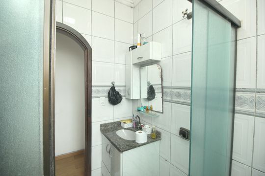 Banheiro de casa à venda com 4 quartos, 180m² em Vila Humaita, Santo André
