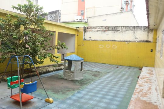 Quintal de casa para alugar com 2 quartos, 120m² em Centro, Nova Iguaçu