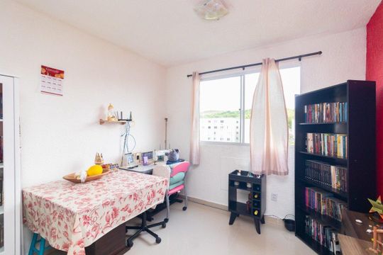Sala  de apartamento à venda com 2 quartos, 40m² em Cavalhada, Porto Alegre