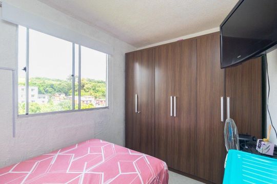 Quarto 1 de apartamento à venda com 2 quartos, 40m² em Cavalhada, Porto Alegre