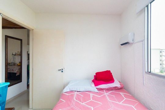 Quarto 1 de apartamento à venda com 2 quartos, 40m² em Cavalhada, Porto Alegre