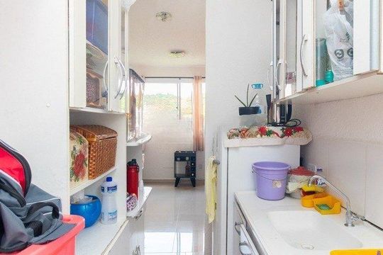 Cozinha  de apartamento à venda com 2 quartos, 40m² em Cavalhada, Porto Alegre