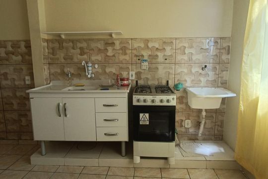 Sala de kitnet/studio para alugar com 1 quarto, 70m² em Parque Duque, Duque de Caxias