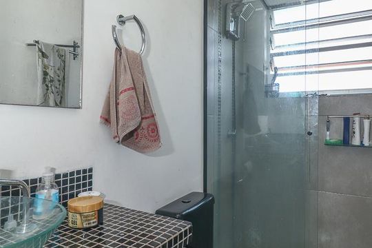 Banheiro de apartamento à venda com 2 quartos, 70m² em Bela Vista, Porto Alegre
