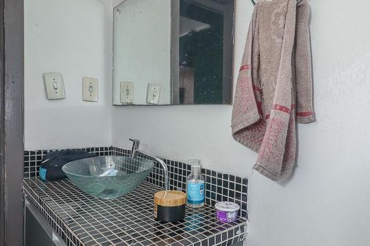 Banheiro de apartamento à venda com 2 quartos, 70m² em Bela Vista, Porto Alegre