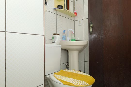 Banheiro 1 de casa à venda com 2 quartos, 72m² em Jardim Lageado, São Paulo
