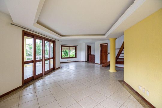 Casa à venda com 4 quartos, 375m² em Engenho do Mato, Niterói