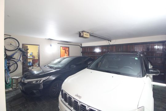 Garagem de casa à venda com 3 quartos, 670m² em Socorro, São Paulo