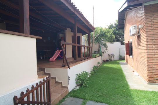 Fundos da casa de casa à venda com 3 quartos, 670m² em Socorro, São Paulo