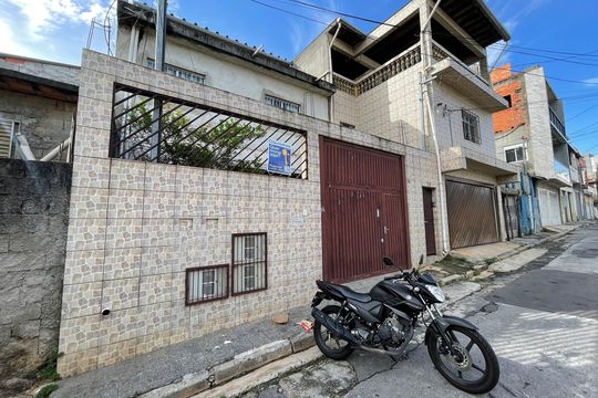 Fachada + Placa de casa para alugar com 1 quarto, 30m² em Itaquera, São Paulo