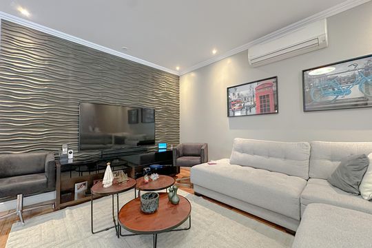 Sala de casa à venda com 3 quartos, 380m² em Jardim Humaita, São Paulo