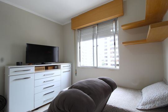 Quarto 2 de apartamento à venda com 3 quartos, 76m² em Indianópolis, São Paulo