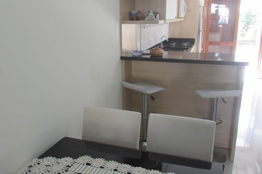 Sala de casa à venda com 2 quartos, 122m² em Guarujá, Porto Alegre