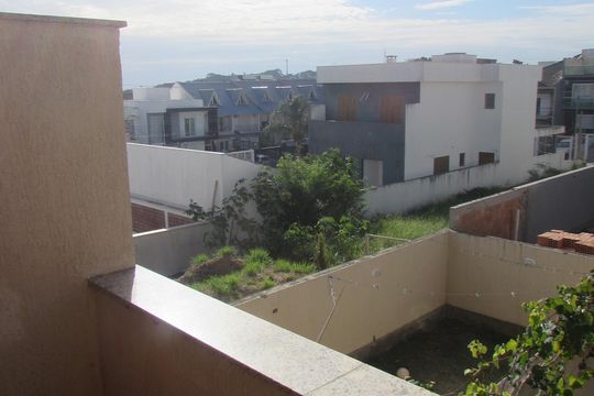 Varanda de casa à venda com 2 quartos, 122m² em Guarujá, Porto Alegre