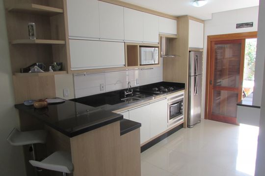Cozinha de casa à venda com 2 quartos, 122m² em Guarujá, Porto Alegre