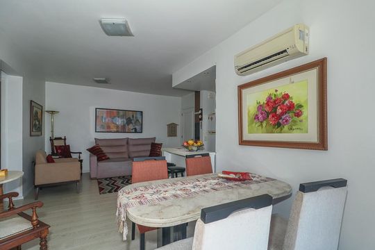 Sala de apartamento à venda com 2 quartos, 67m² em Jardim do Salso, Porto Alegre